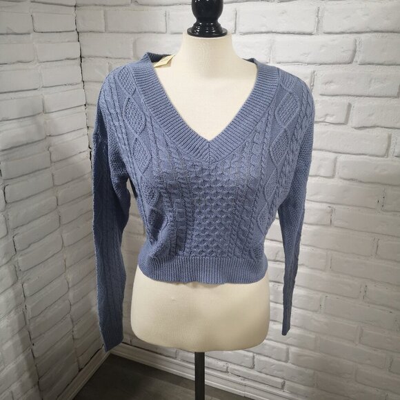 NWT Aeropostale Ladies Size XS Blue Cropped V-neck Sweater - Picture 1 of 11